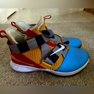 Men’s LeBron 11 Woody Shoes